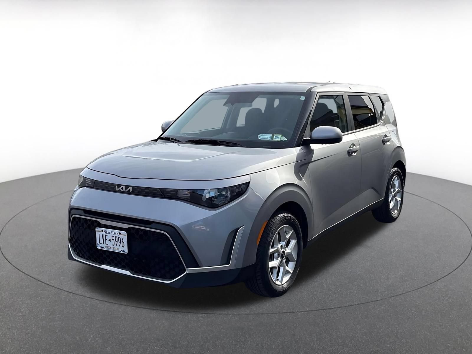 Used 2025 Kia Soul LX w/ LX Technology Package FWD image 4