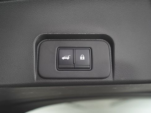 Used 2021 Nissan Rogue SV w/ Premium Package image 11