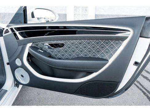 Used 2024 Bentley Continental GT Speed image 32