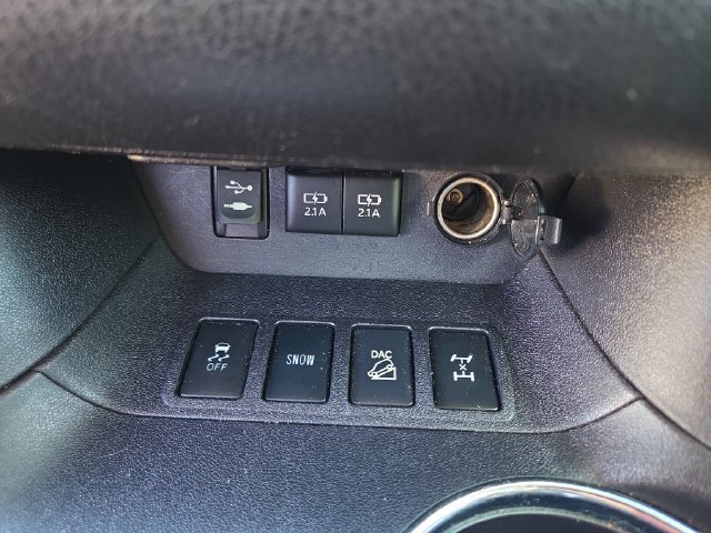 Used 2017 Toyota Highlander XLE AWD/4WD image 30