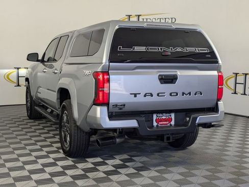 Used 2025 Toyota Tacoma TRD Sport AWD/4WD image 4