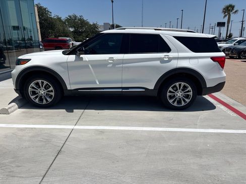 Used 2022 Ford Explorer Limited w/ Equipment Group 301A AWD/4WD image 7