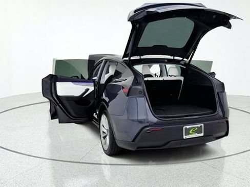 Used 2026 Tesla Model Y 2WD image 17