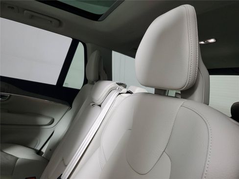 Certified 2025 Volvo XC90 B6 Plus AWD/4WD image 13