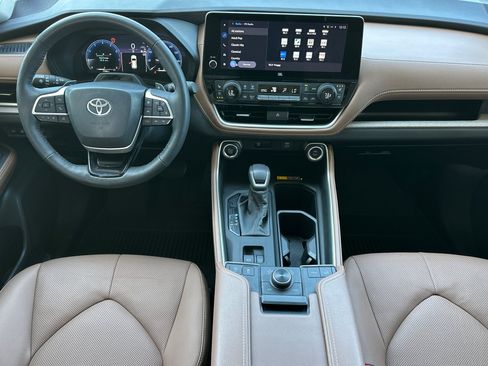 Used 2024 Toyota Grand Highlander AWD image 13