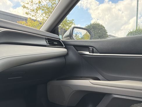 Used 2022 Toyota Camry SE FWD image 21