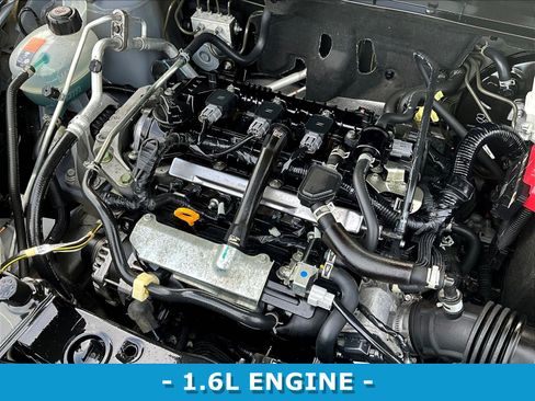 Used 2022 Nissan Kicks SR w/ Interior Electronics Package FWD image 31