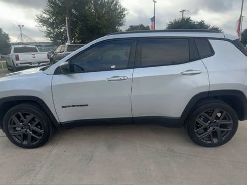 Used 2026 Jeep Compass Latitude AWD/4WD image 5