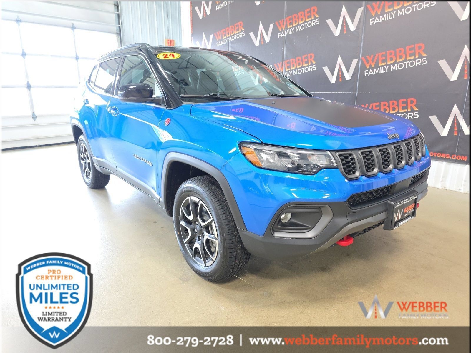 Used 2024 Jeep Compass Trailhawk AWD/4WD image 1