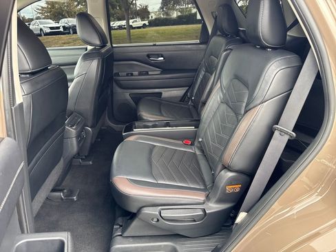 Used 2023 Nissan Pathfinder Platinum image 25