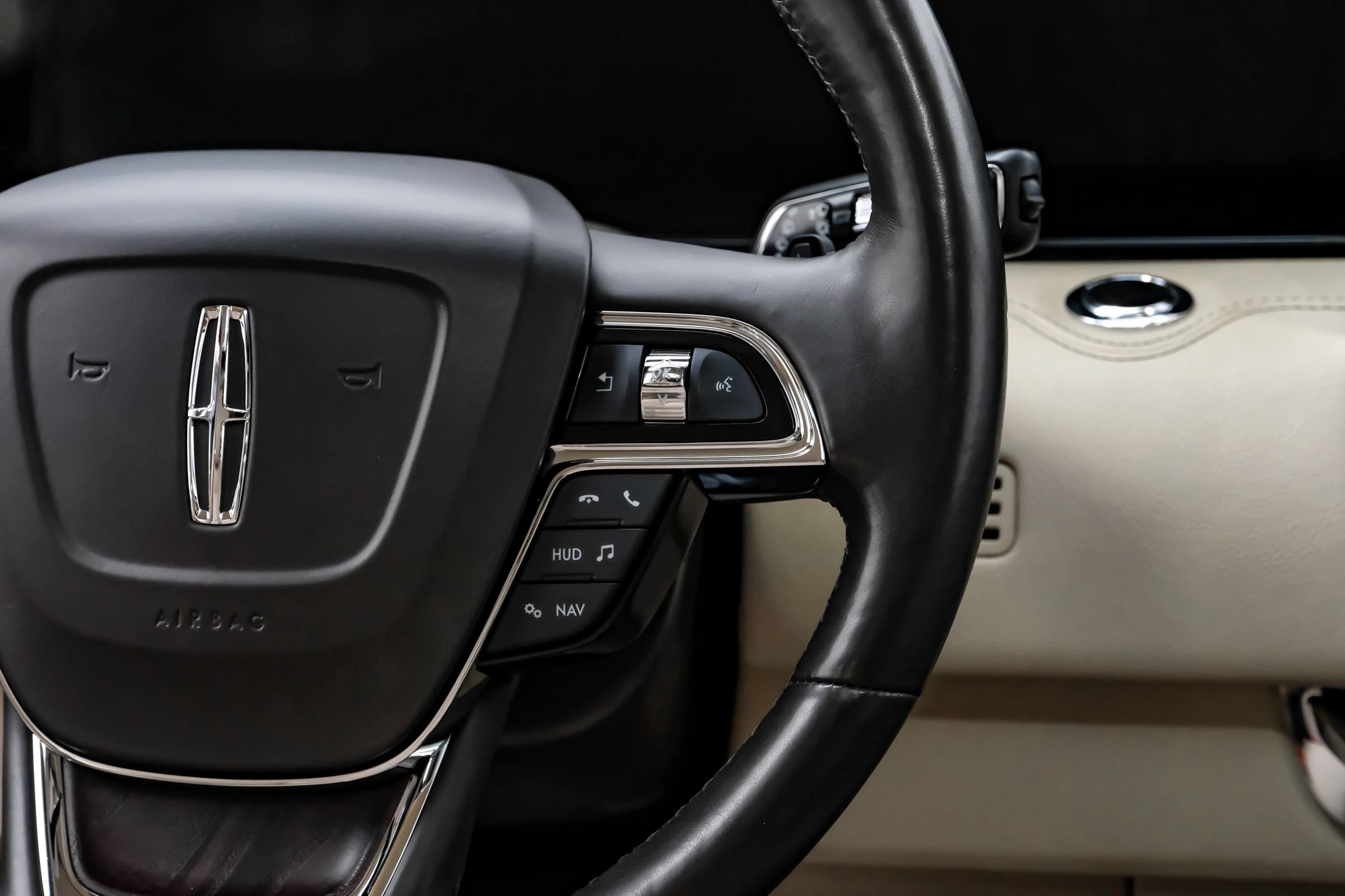 Used 2020 Lincoln Navigator Reserve w/ Luxury Package AWD/4WD image 15
