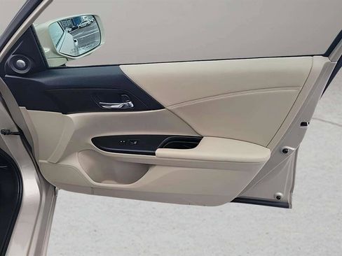 Used 2015 Honda Accord EX-L image 32