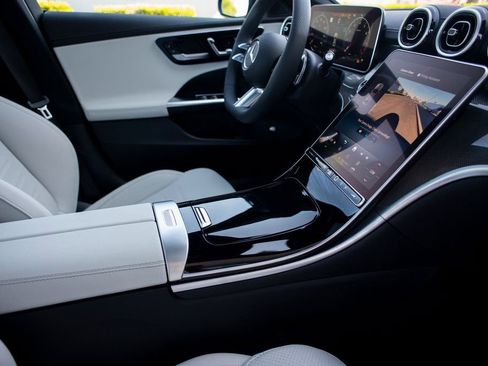 Used 2024 Mercedes-Benz C 300 4MATIC Sedan image 38