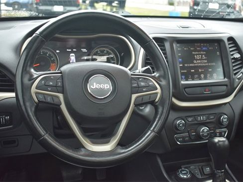 Used 2015 Jeep Cherokee Limited image 18