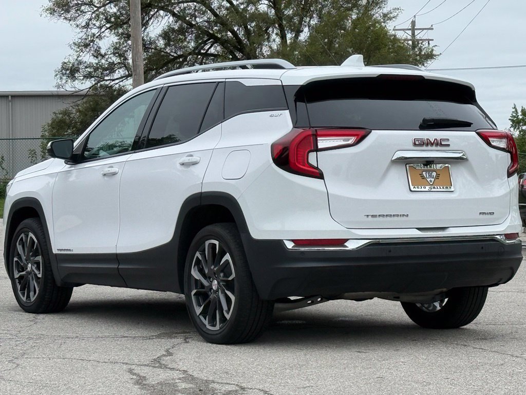 Used 2022 GMC Terrain SLT w/ Infotainment Package II AWD/4WD image 3