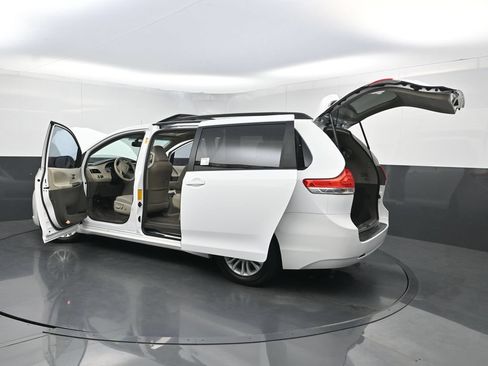 Used 2013 Toyota Sienna XLE FWD image 34