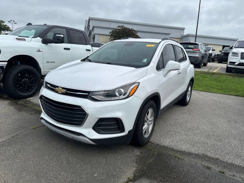 Used 2019 Chevrolet Trax LT w/ LT Convenience Package FWD image 1