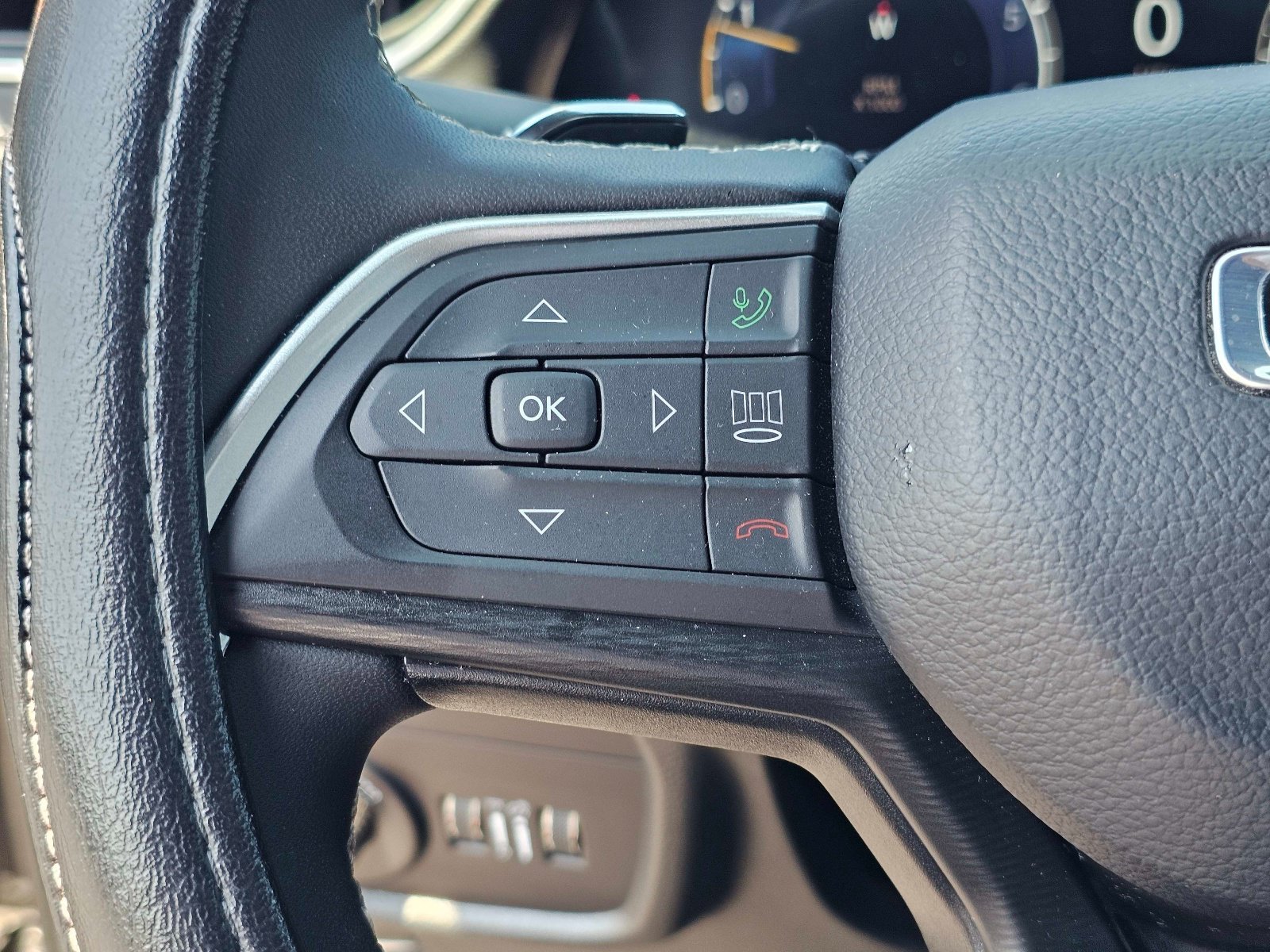 Used 2024 Jeep Grand Cherokee L Laredo RWD image 20