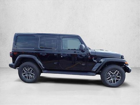 New 2025 Jeep Wrangler Unlimited Sahara AWD/4WD image 5