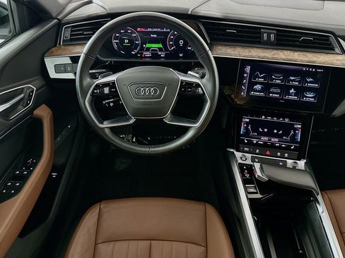 Used 2022 Audi e-tron Premium w/ Convenience Plus Package AWD/4WD image 5