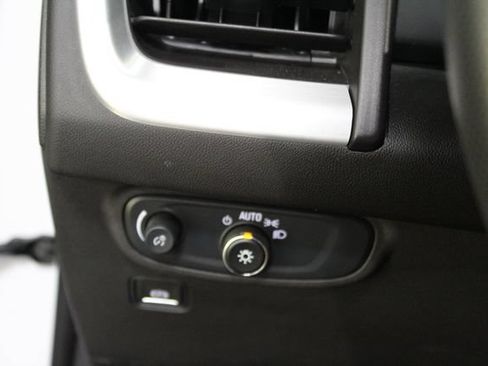 Used 2024 GMC Terrain SLE w/ Driver Convenience Package FWD image 15