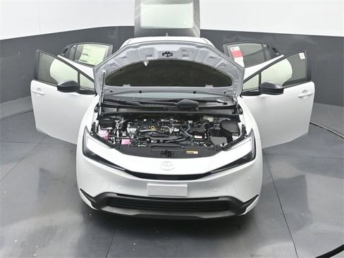 New 2026 Toyota Prius LE image 32