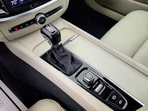 Used 2019 Volvo S60 T6 Momentum w/ Premium Package image 17