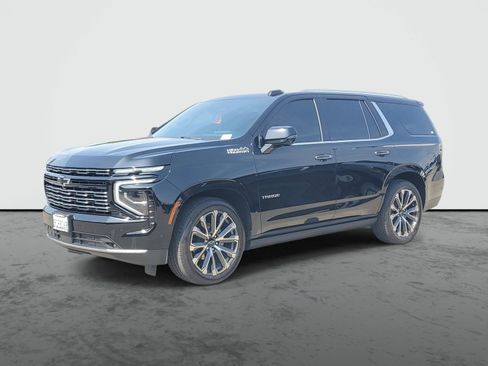 Used 2025 Chevrolet Tahoe High Country AWD/4WD image 2