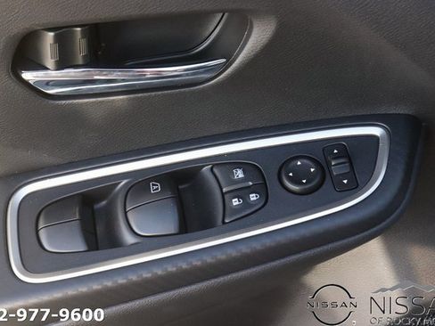 New 2025 Nissan Versa SR image 11