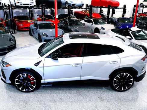 Used 2022 Lamborghini Urus AWD/4WD image 7