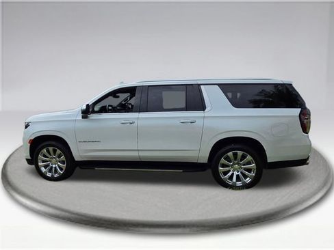 Used 2023 Chevrolet Suburban Premier RWD image 18