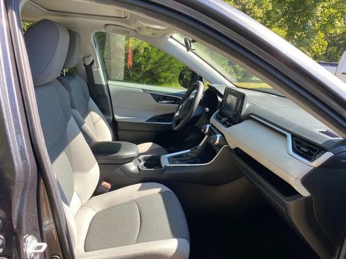 Used 2021 Toyota RAV4 XLE w/ Convenience Package FWD image 34