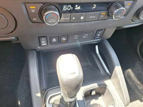 Used 2025 Nissan Frontier SV w/ SV Convenience Package image 14
