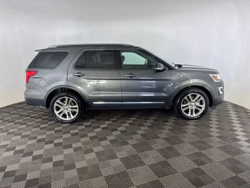 Used 2017 Ford Explorer XLT w/ Equipment Group 202A AWD/4WD image 4