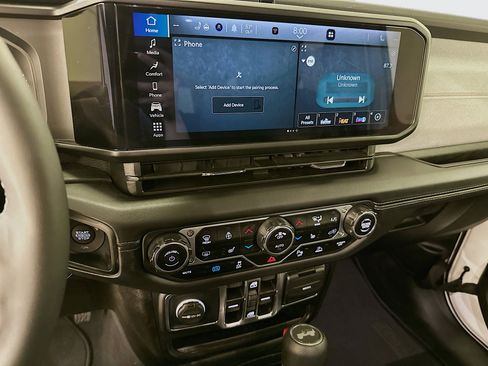 Used 2025 Jeep Wrangler Sahara w/ Safety Group image 25