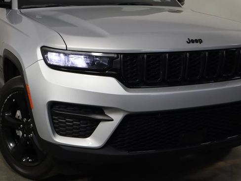 Used 2023 Jeep Grand Cherokee Altitude AWD/4WD image 44