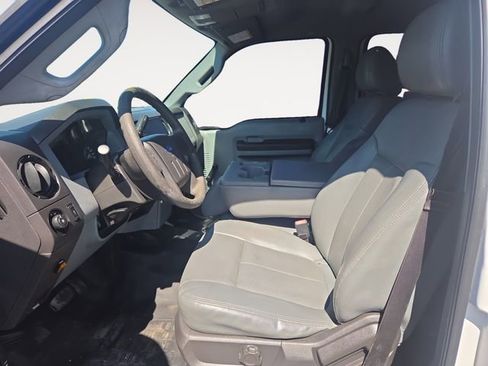 Used 2015 Ford F250 XL w/ Camper Package image 9