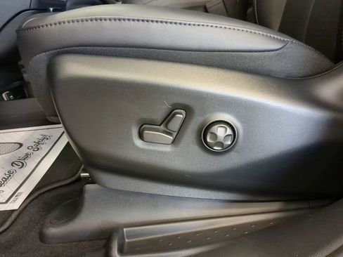 New 2026 Chrysler Pacifica Select image 11