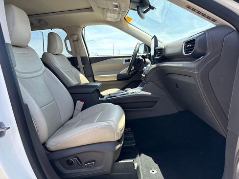 Used 2020 Ford Explorer Platinum w/ Premium Technology Package AWD/4WD image 10