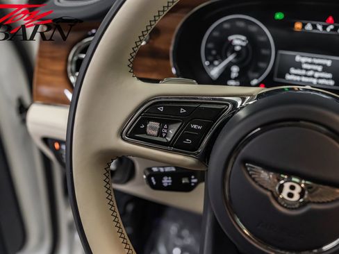 Used 2021 Bentley Bentayga image 34