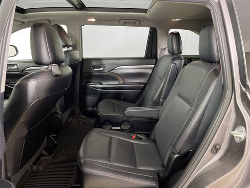 Used 2019 Toyota Highlander Limited Platinum AWD/4WD image 11