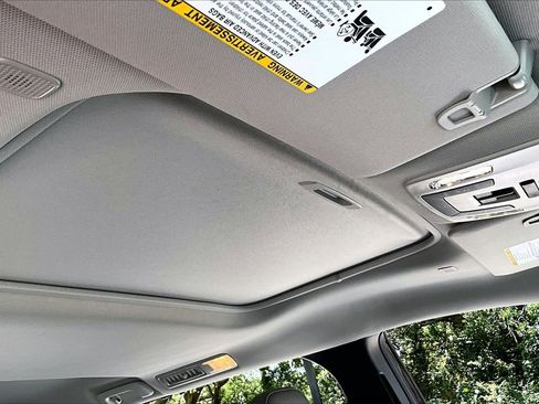 Used 2026 Toyota Sienna XLE FWD image 27
