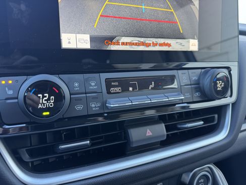 Used 2025 Toyota Grand Highlander XLE image 27