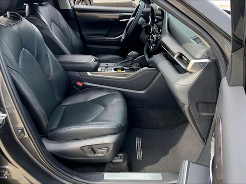 Used 2023 Toyota Highlander Limited image 8