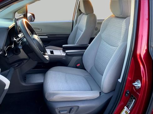 Used 2021 Toyota Sienna LE FWD image 8