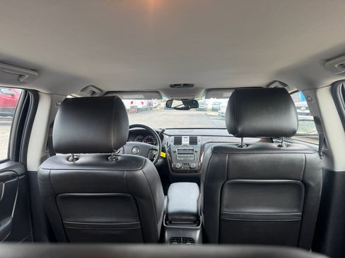 Used 2011 Cadillac DTS Limousine image 31