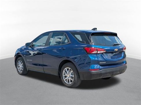 Used 2022 Chevrolet Equinox LS image 4