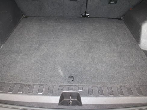 Used 2024 GMC Terrain SLT image 17