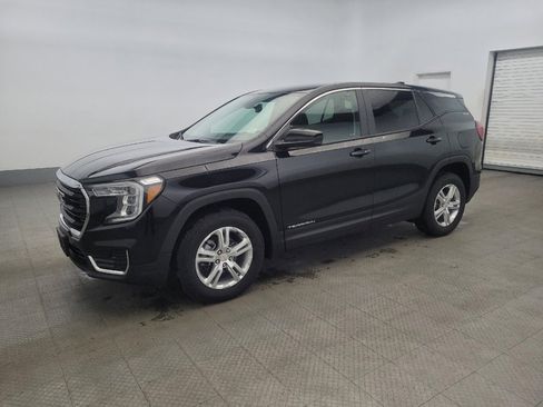 Used 2024 GMC Terrain SLE image 2
