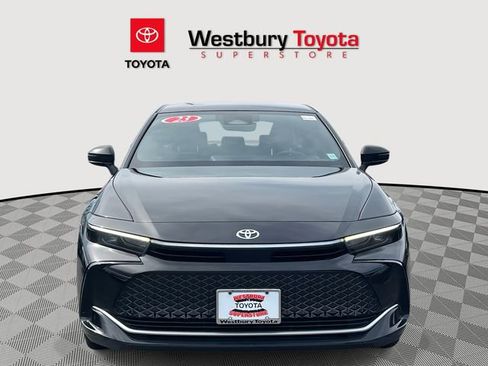 Certified 2023 Toyota Crown XLE image 3